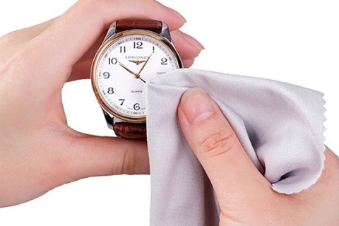 Vệ Sinh Đồng Hồ Miễn Phí Khi Còn Thời Gian Bảo Hành 3 Tháng